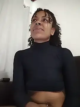 Julia Pretinha online show from 12/18/25, 12:20