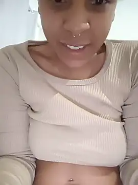 Julia Pretinha online show from 12/16/25, 01:37