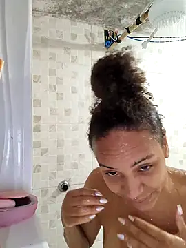 Julia Pretinha online show from 02/15/26, 09:58