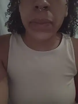 Julia Pretinha online show from 10/27/25, 01:01