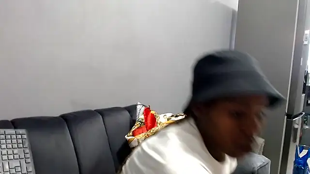 LongPussyLipsxx online show from 10/25/25, 03:45