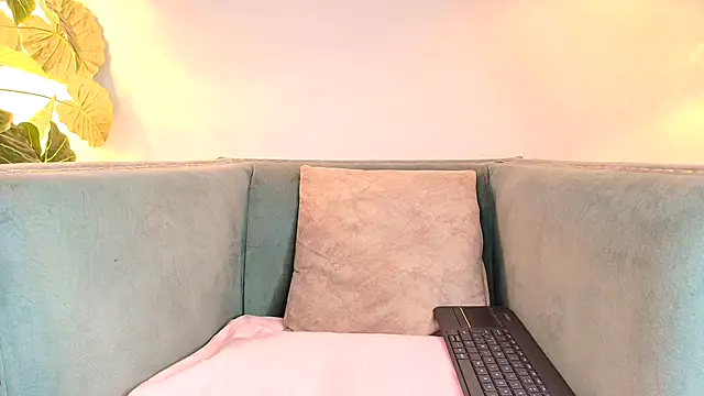 Fluffy Bubble21 online show from 09/25/25, 03:23