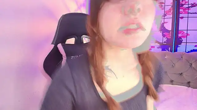 Fluffy Bubble21 online show from 12/21/25, 04:25