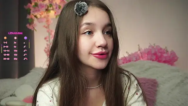 Snapshot of AmiLewis chatting on 11/11/25, 01:33 AmiLewis online show from 11/11/25, 01:33