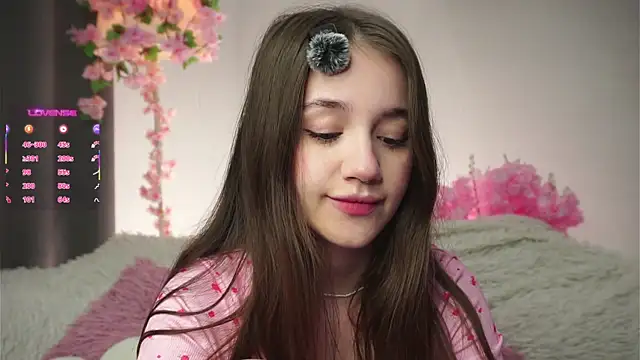 Snapshot of AmiLewis chatting on 11/22/25, 01:04 AmiLewis online show from 11/22/25, 01:04