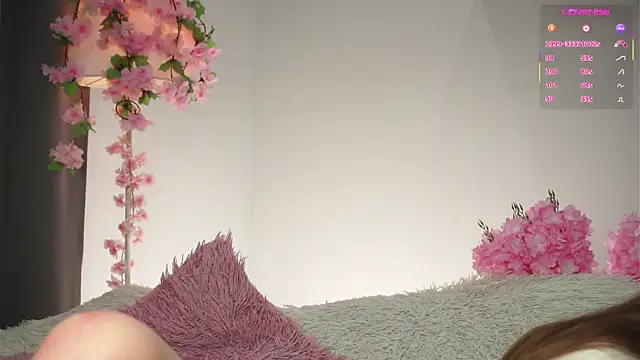 Snapshot of AmiLewis chatting on 12/14/25, 01:12 AmiLewis online show from 12/14/25, 01:12