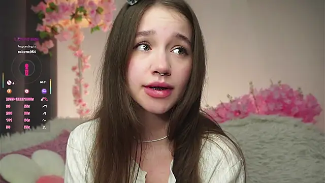 Snapshot of AmiLewis chatting on 11/09/25, 01:09 AmiLewis online show from 11/09/25, 01:09