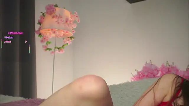 Snapshot of AmiLewis chatting on 10/22/25, 01:05 AmiLewis online show from 10/22/25, 01:05