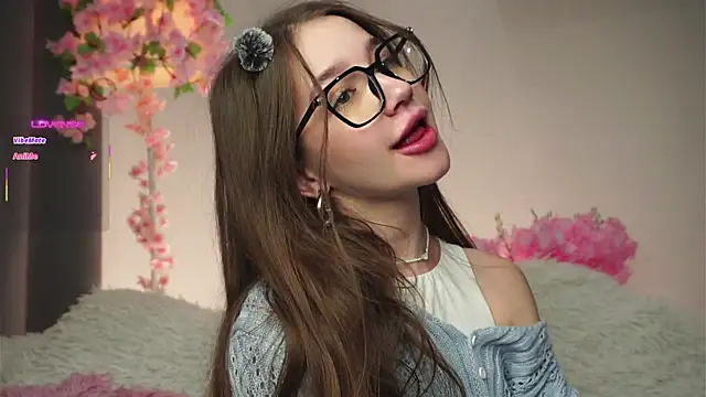 Snapshot of AmiLewis chatting on 11/08/25, 01:09 AmiLewis online show from 11/08/25, 01:09