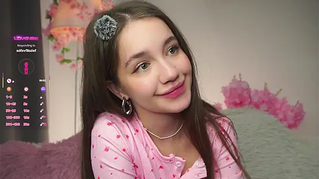 Snapshot of AmiLewis chatting on 10/28/25, 01:17 AmiLewis online show from 10/28/25, 01:17