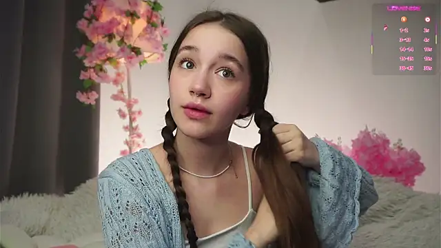 Snapshot of AmiLewis chatting on 11/28/25, 01:28 AmiLewis online show from 11/28/25, 01:28