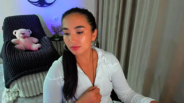 Snapshot of worldofkim chatting on 09/17/25, 08:33 worldofkim online show from 09/17/25, 08:33