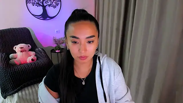 Snapshot of worldofkim chatting on 10/15/25, 07:44 worldofkim online show from 10/15/25, 07:44