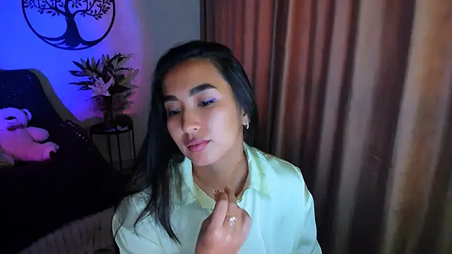 Snapshot of worldofkim chatting on 10/26/25, 09:31 worldofkim online show from 10/26/25, 09:31