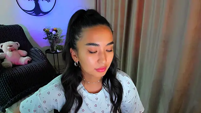 Snapshot of worldofkim chatting on 10/30/25, 11:52 worldofkim online show from 10/30/25, 11:52