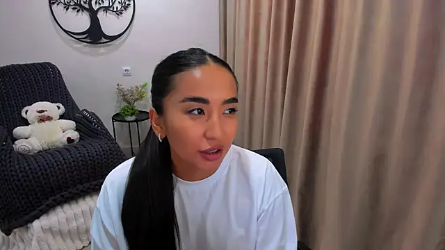 Snapshot of worldofkim chatting on 10/09/25, 10:49 worldofkim online show from 10/09/25, 10:49