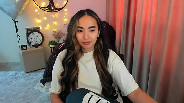 worldofkim online show from 04/17/26, 05:43