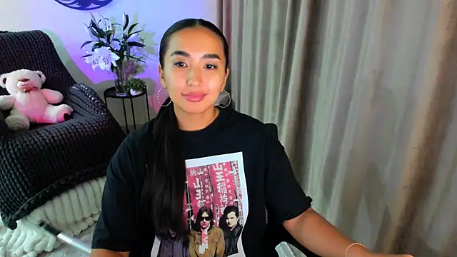 Snapshot of worldofkim chatting on 10/28/25, 08:19 worldofkim online show from 10/28/25, 08:19