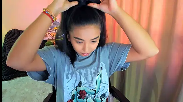 Snapshot of worldofkim chatting on 02/17/25, 05:36 worldofkim online show from 02/17/25, 05:36