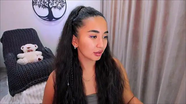 Snapshot of worldofkim chatting on 10/13/25, 06:26 worldofkim online show from 10/13/25, 06:26