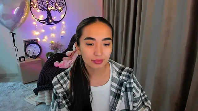 worldofkim online show from 04/08/26, 03:57