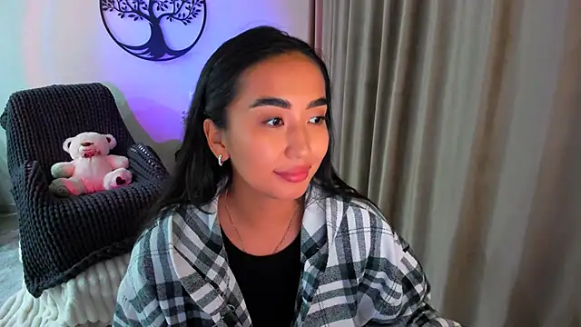 Snapshot of worldofkim chatting on 10/08/25, 02:51 worldofkim online show from 10/08/25, 02:51