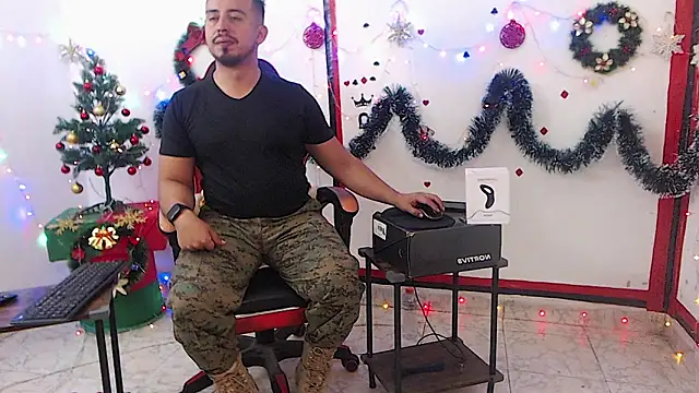 Snapshot of KalethBigDick chatting on 12/19/25, 01:35 KalethBigDick online show from 12/19/25, 01:35