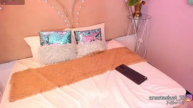 Miia Thompsonn online show from 04/16/26, 03:51