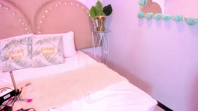 Miia Thompsonn online show from 09/09/25, 03:27