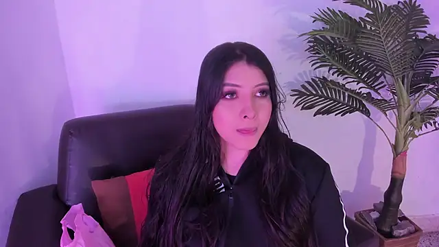 Miia Thompsonn online show from 03/08/25, 03:06