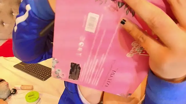 Miia Thompsonn online show from 11/28/25, 12:00