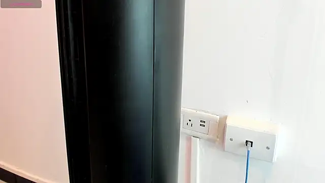 Miia Thompsonn online show from 04/17/26, 03:42