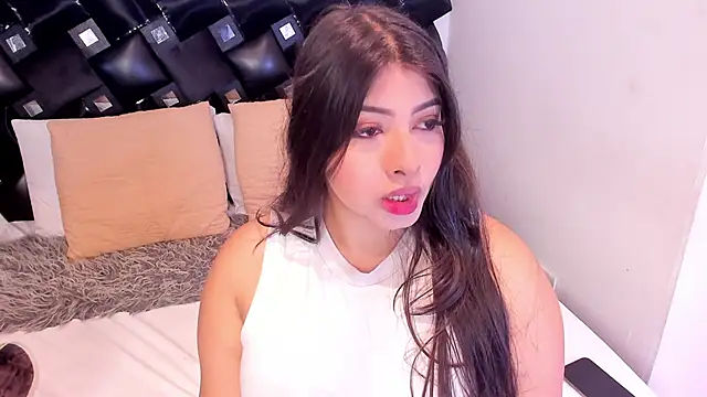 Miia Thompsonn online show from 05/25/26, 04:06