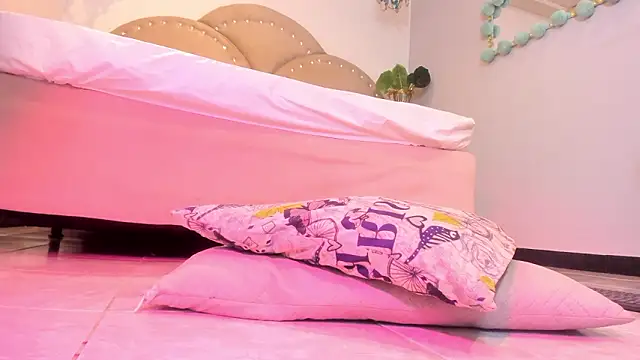 Miia Thompsonn online show from 02/24/26, 07:20