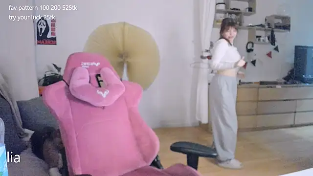 lil lia online show from 04/17/26, 09:50