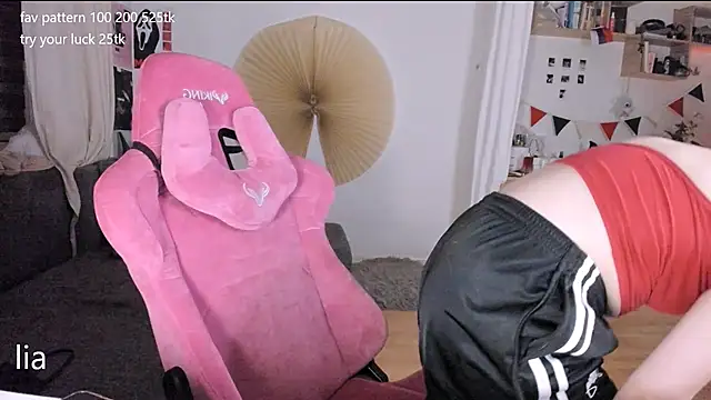 lil lia online show from 11/24/25, 09:37