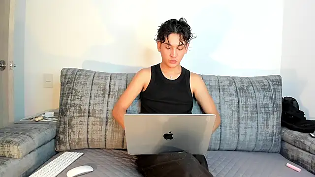 Snapshot of Adriien19 chatting on 12/21/25, 08:20 Adriien19 online show from 12/21/25, 08:20