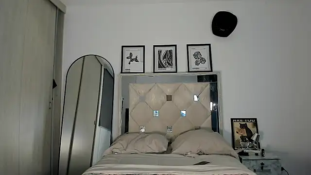 Snapshot of Adriien19 chatting on 10/31/25, 10:38 Adriien19 online show from 10/31/25, 10:38