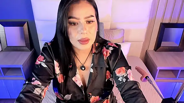 Miah gomez  online show from 11/18/25, 09:07