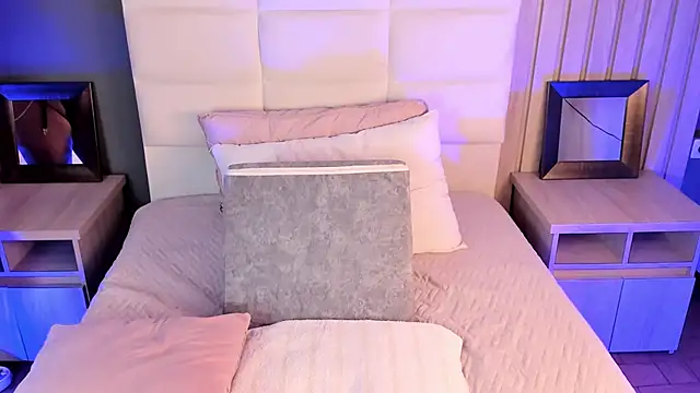 Miah gomez  online show from 11/11/25, 05:30