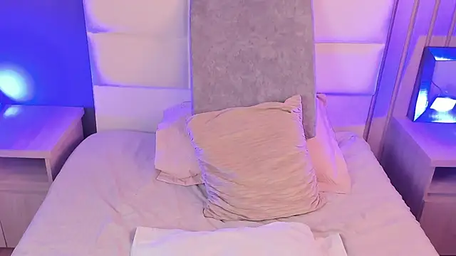 Miah gomez  online show from 04/11/26, 12:31