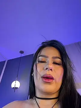 Miah gomez  online show from 11/15/25, 12:20