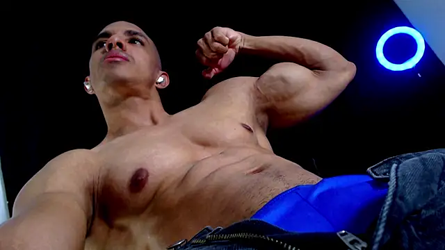 Antonywebb94 online show from 10/22/25, 04:39