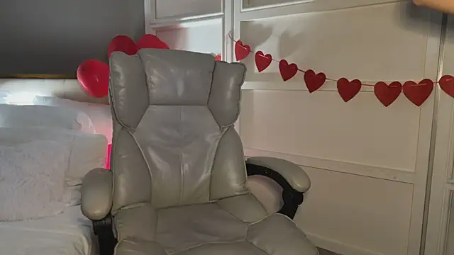 UrLillShy online show from 02/25/26, 01:17