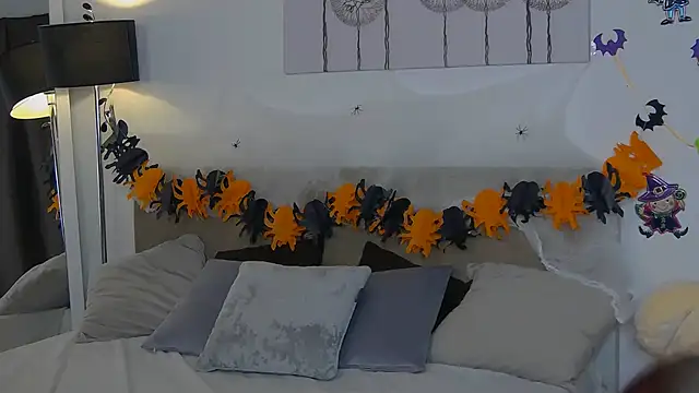 CassKiera online show from 10/30/25, 06:01