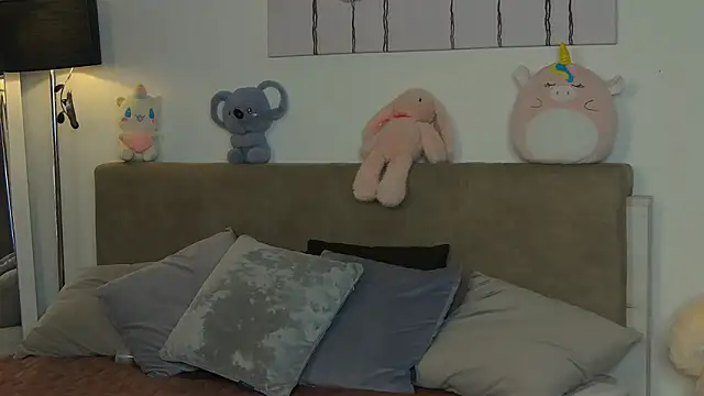 CassKiera online show from 11/19/25, 06:13