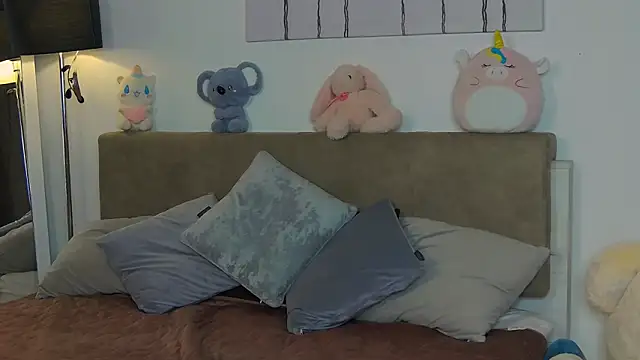 CassKiera online show from 11/23/25, 06:01