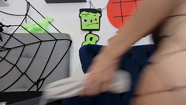 Snapshot of alissonandamy chatting on 10/27/25, 07:15 alissonandamy online show from 10/27/25, 07:15