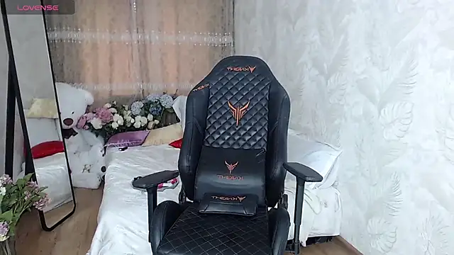 AdrianaSea online show from 11/14/25, 06:06