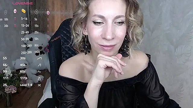 AdrianaSea online show from 11/07/25, 09:25